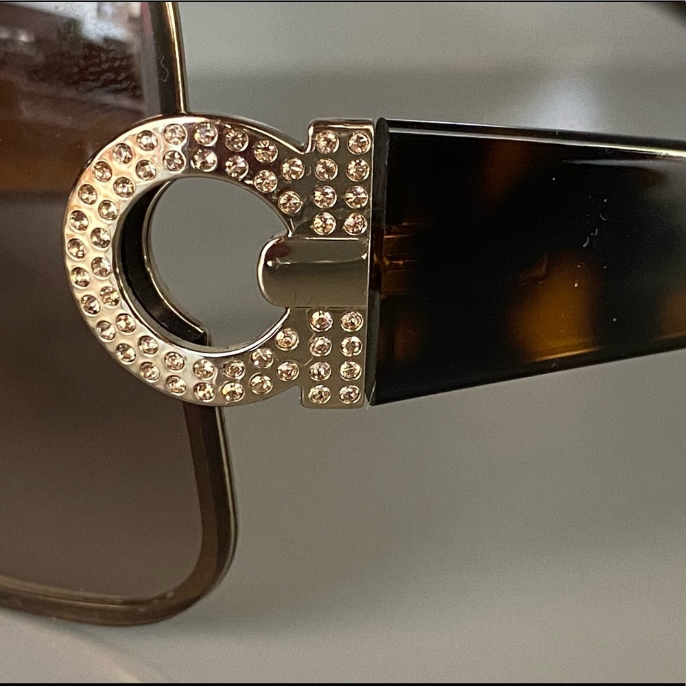 Authentic - Salvatore Ferragamo Sunglasses - Picture 8 of 13